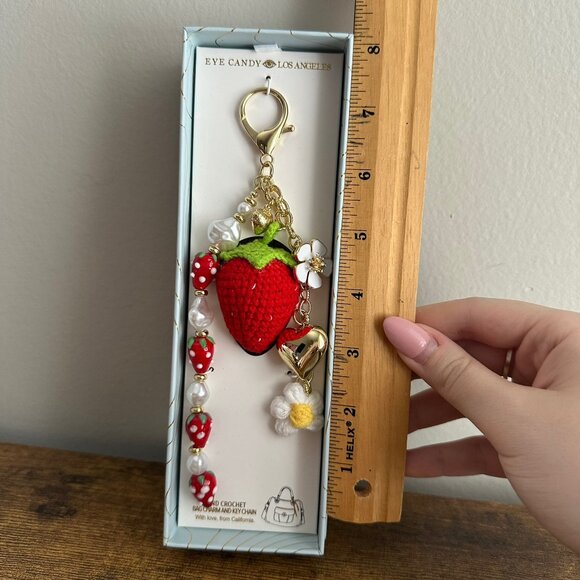 New Eye Candy Crochet Strawberry Daisy Bag Charm Keychain Gold Spring Cute - Picture 2 of 2